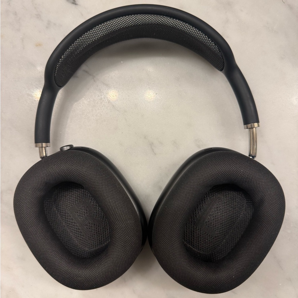 Apple Over-Ear Wireless Headphones Gen 1